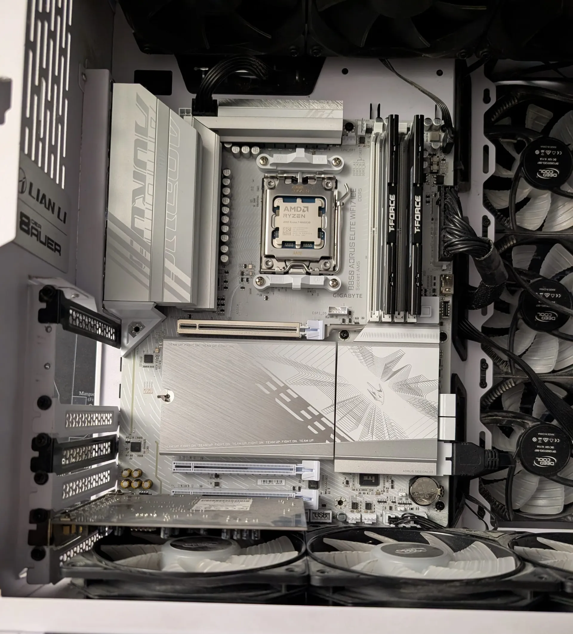 Picture of the Gigabyte Aorus B850 Elite Ice motherboard installed in the case, with NVME heatsink covering the drives.