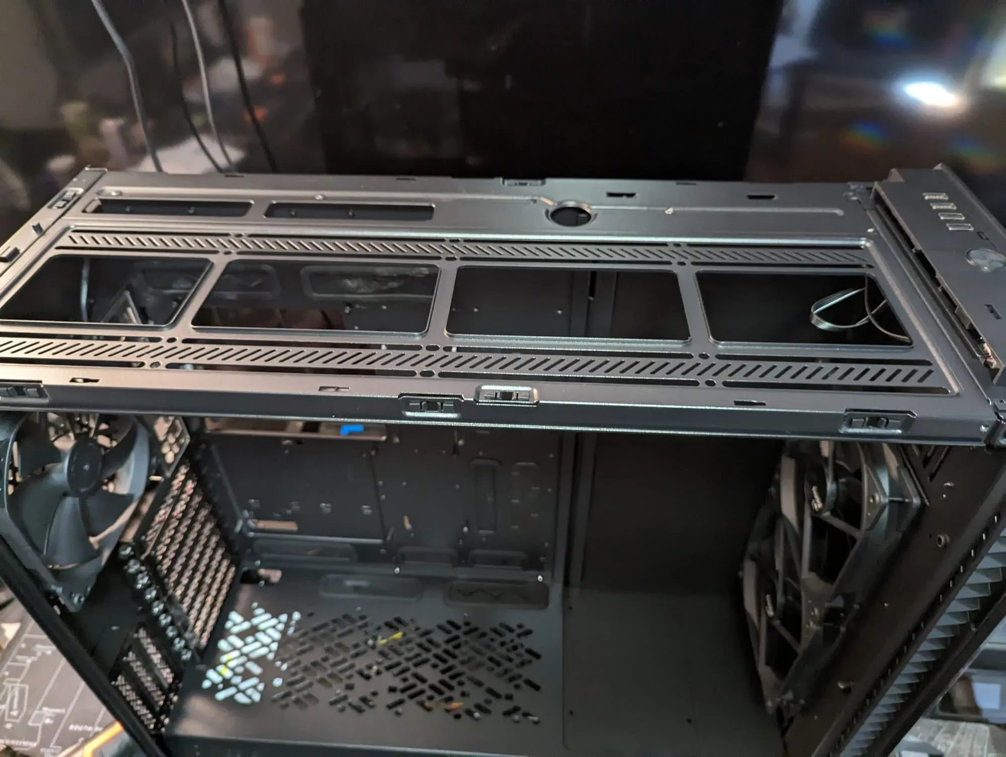 Fractal Define 7 XL bare.webp