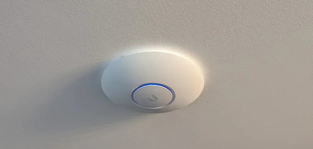 Unifi AP 6 Lite at work, mounted to a ceiling